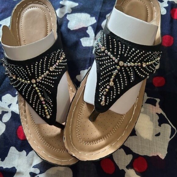 NWOT Women's Beaded Sandals choose Black or Tan both are size 9 - Picture 2 of 12